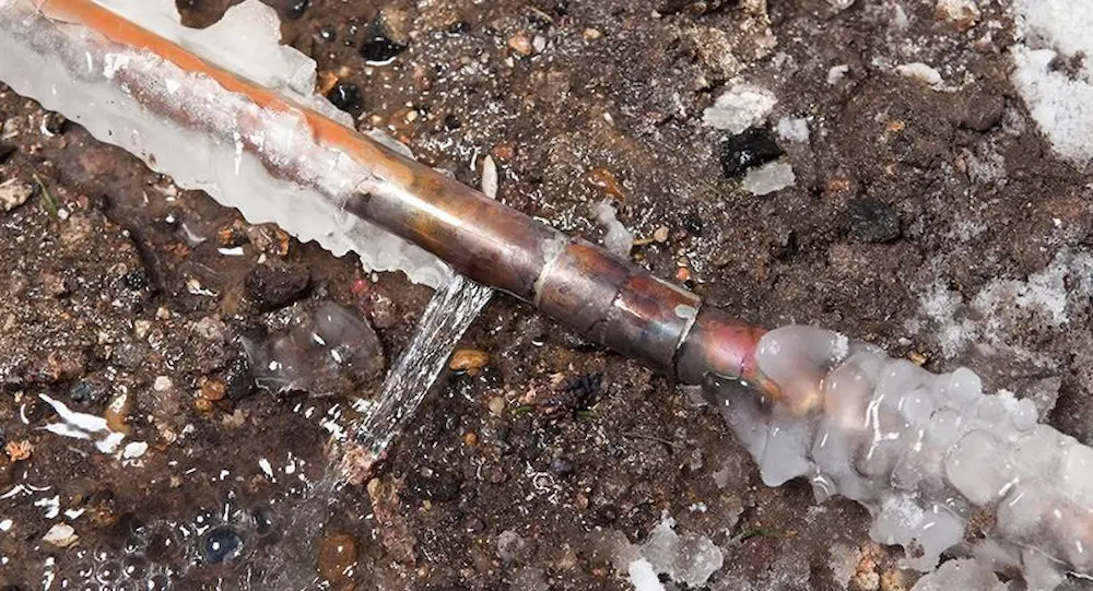 تأثیر شرایط آب‌وهوایی و اقلیمی بر ترکیدگی لوله